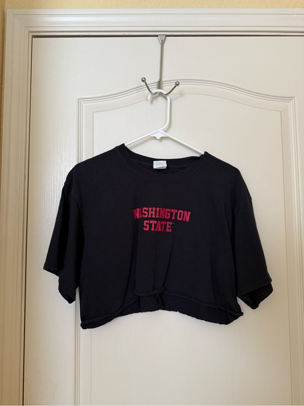 Black Cropped Tee with 'Washington State' Logo